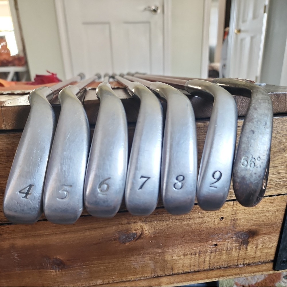 Snake Eyes Python Iron Set 4-9, 56°600WB Wedge Grafalloy Prolite Shafts